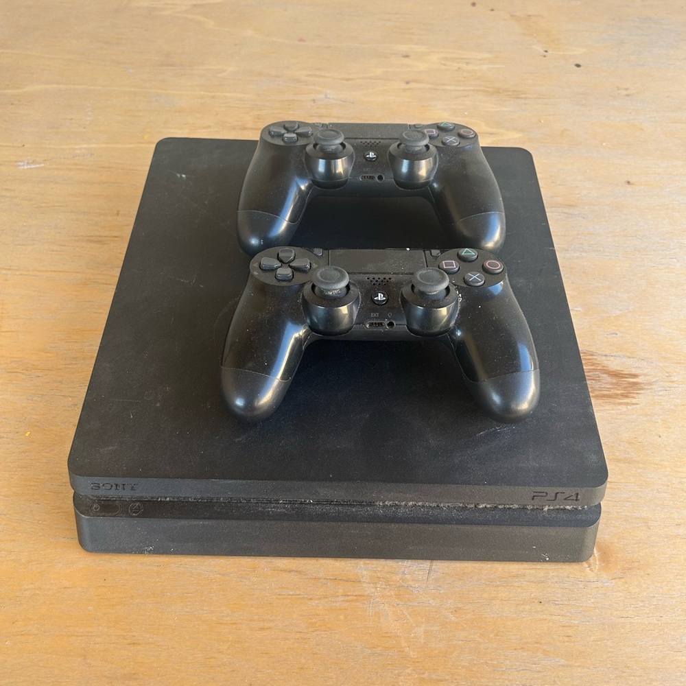 PS4 console with two controllers (500gb)